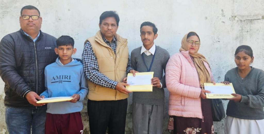 Meritorious students of Mehmadwal School awarded Girdhari Lal Scholarship